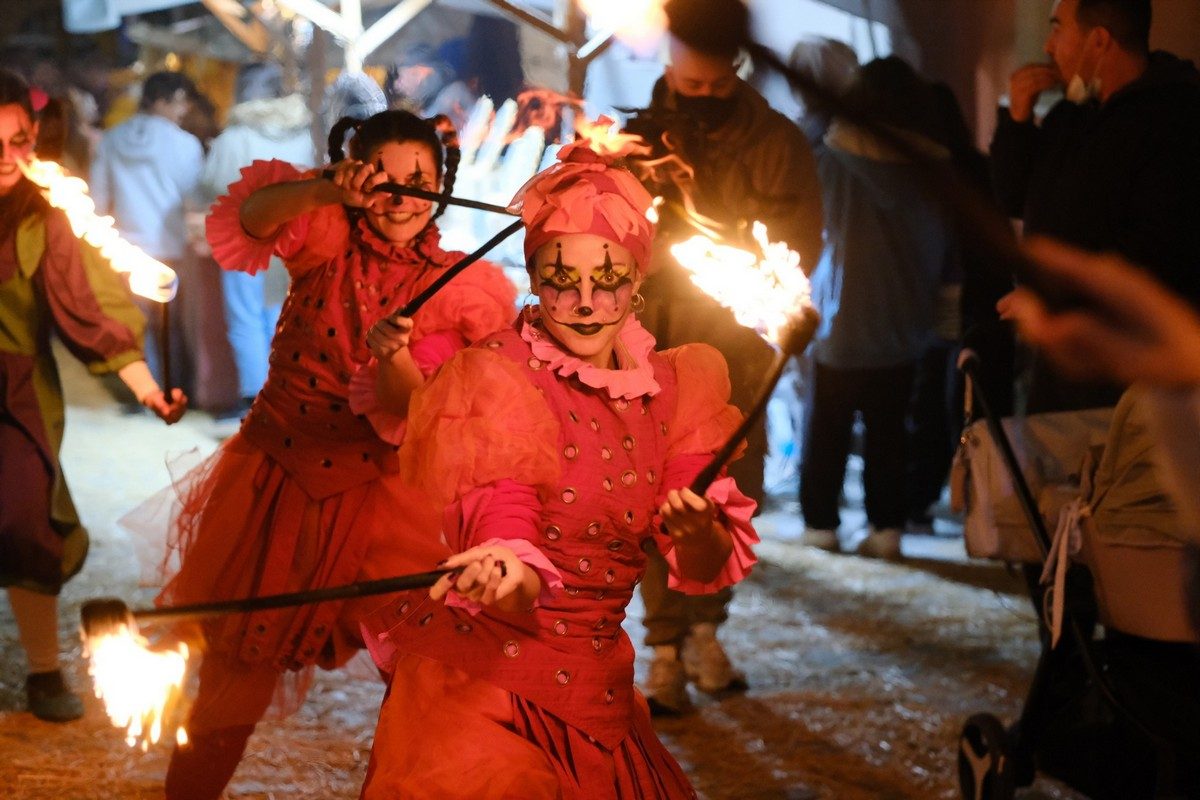 Espectáculo de fuego en el Mercado Medieval de Gines